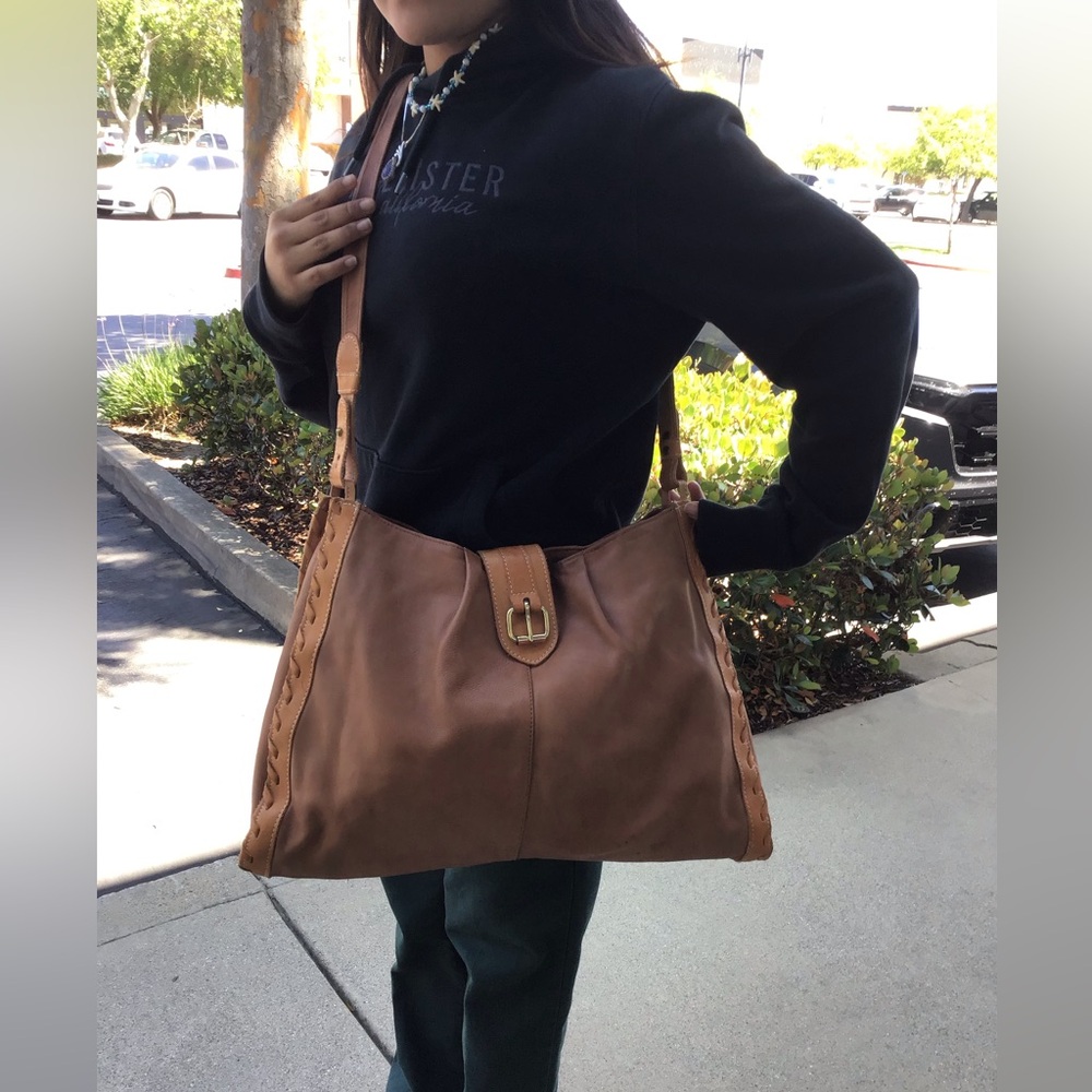Everyday Leather Shoulder Bag in Cognac Brown